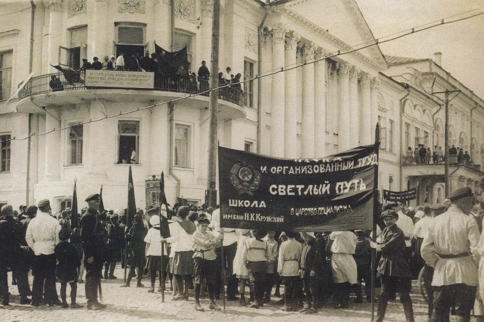Празднование 1 Мая в 1930 году.