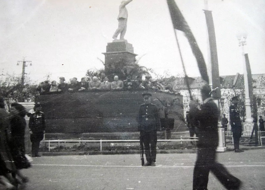 Демонстрация на площади Ленина. Вторая половина 1940-х гг..